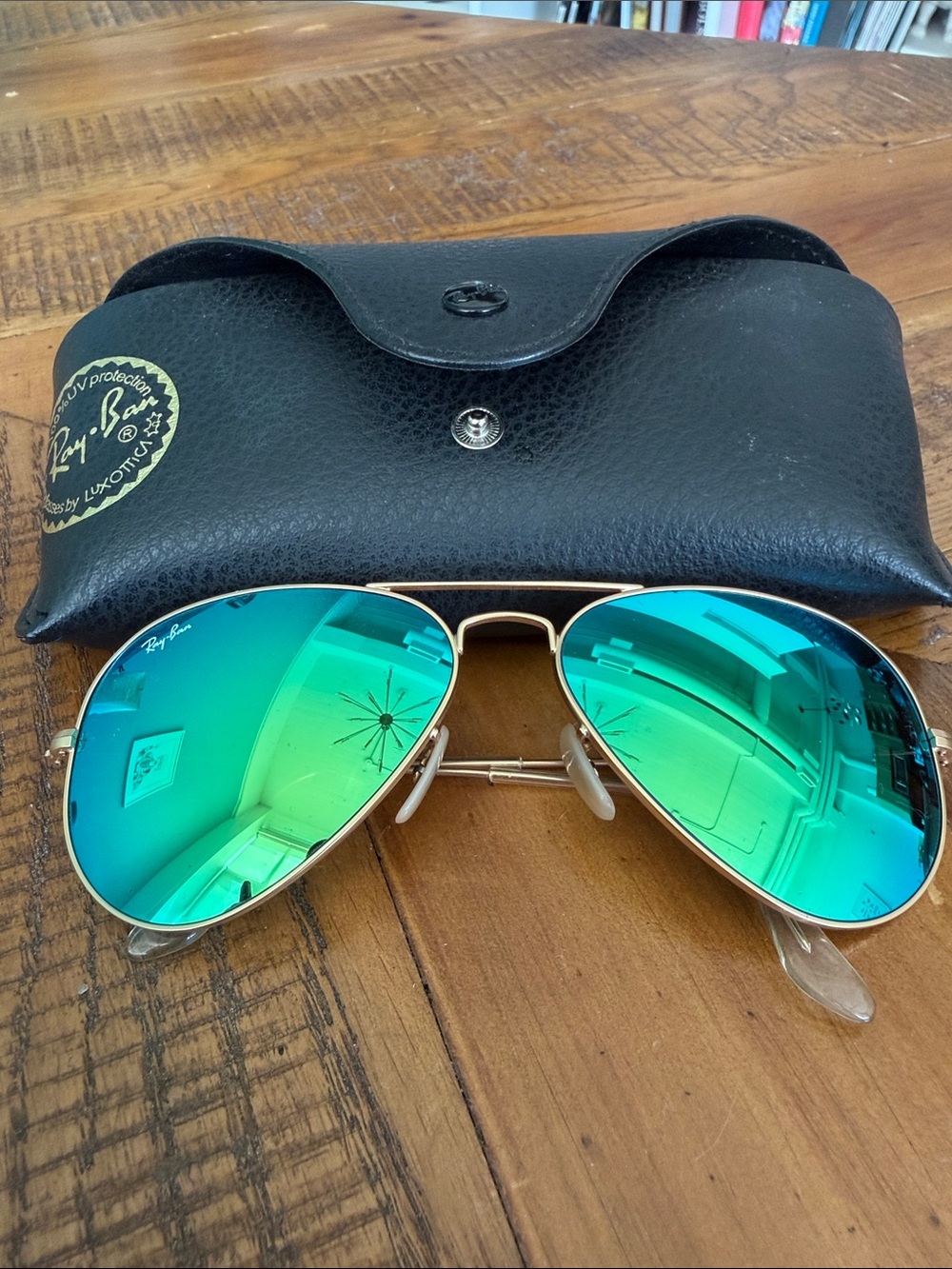 Ray-Ban Aviator Sunglasses with Green-Blue Mirrored Lenses and Gold Frame